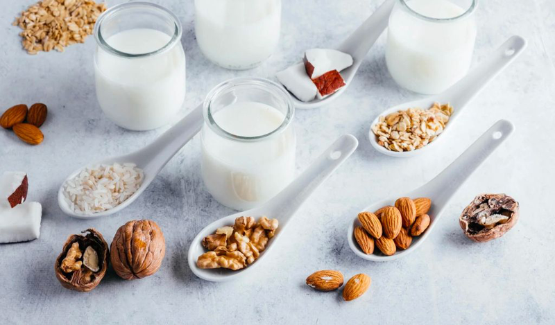 Uống sữa hạt thay bữa sáng có tốt không?
