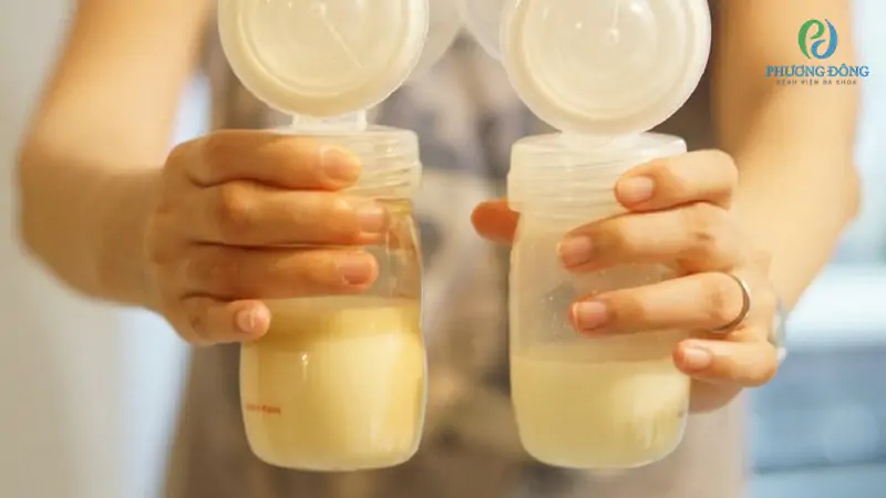 Sữa mẹ để ngoài được bao lâu? Cách bảo quản sữa mẹ đúng cách