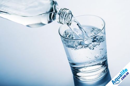 Nước lọc có bao nhiêu calo? Uống nước lọc có giảm cân không?