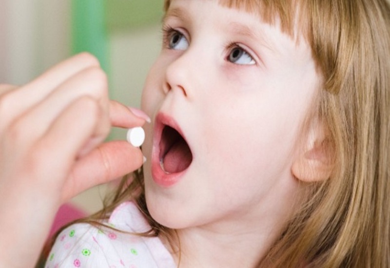 Thuốc hạ sốt cho trẻ có những loại nào và cần lưu ý gì khi sử dụng?