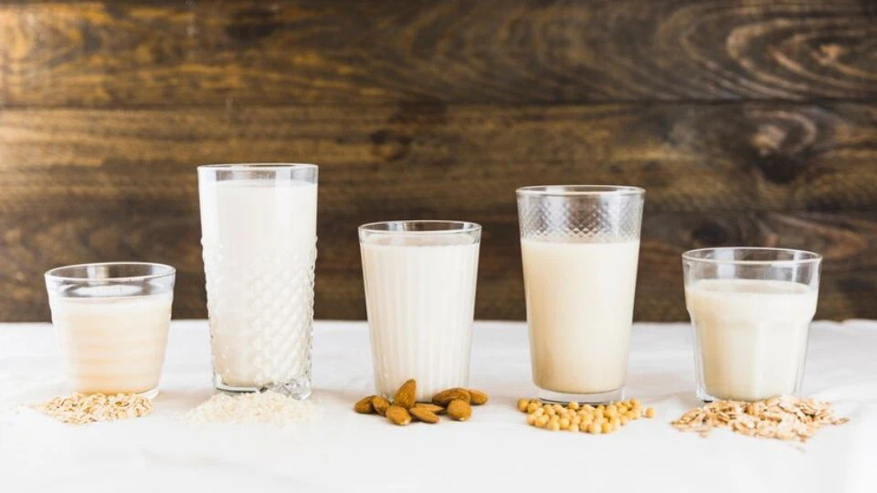 Sữa hạt là gì? 11 lợi ích của sữa hạt đối với sức khỏe có thể bạn chưa biết