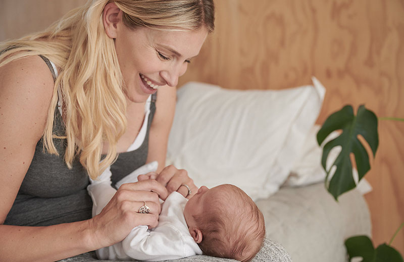 Hướng dẫn mẹ kích sữa bằng máy hút sữa đúng cách | Mothercare Tips