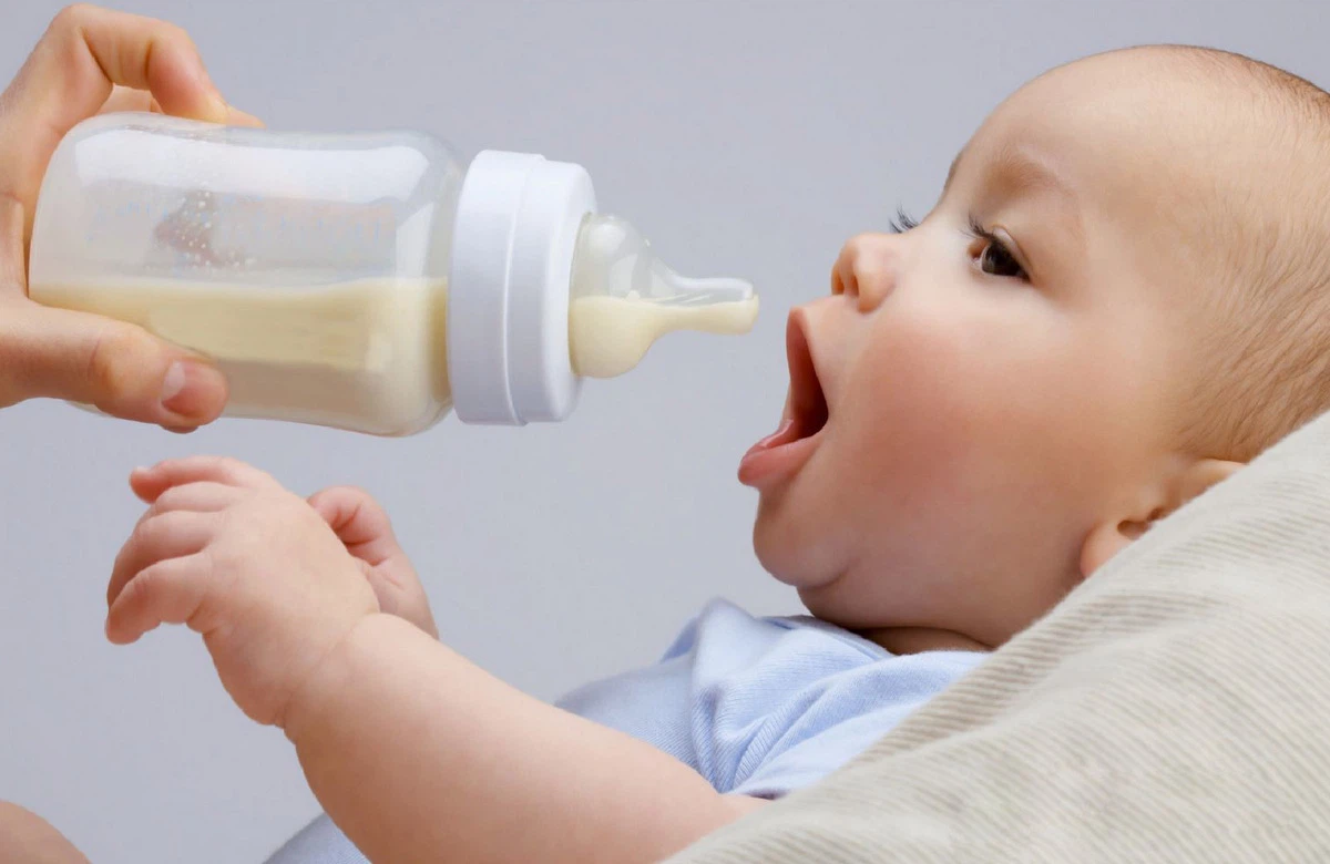 Mách bạn cách bảo quản sữa công thức đã pha đúng chuẩn, bảo toàn trọn vẹn hương vị và chất dinh dưỡng khi bé uống