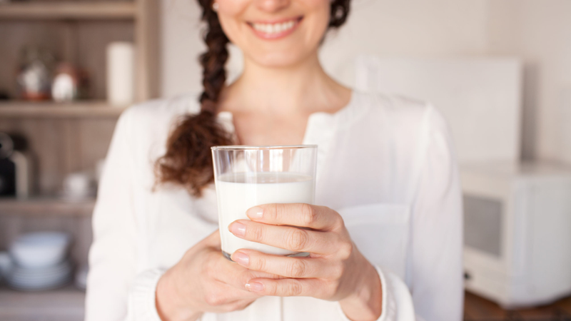 1 ngày nên uống bao nhiêu sữa? Uống nhiều sữa có tốt không?